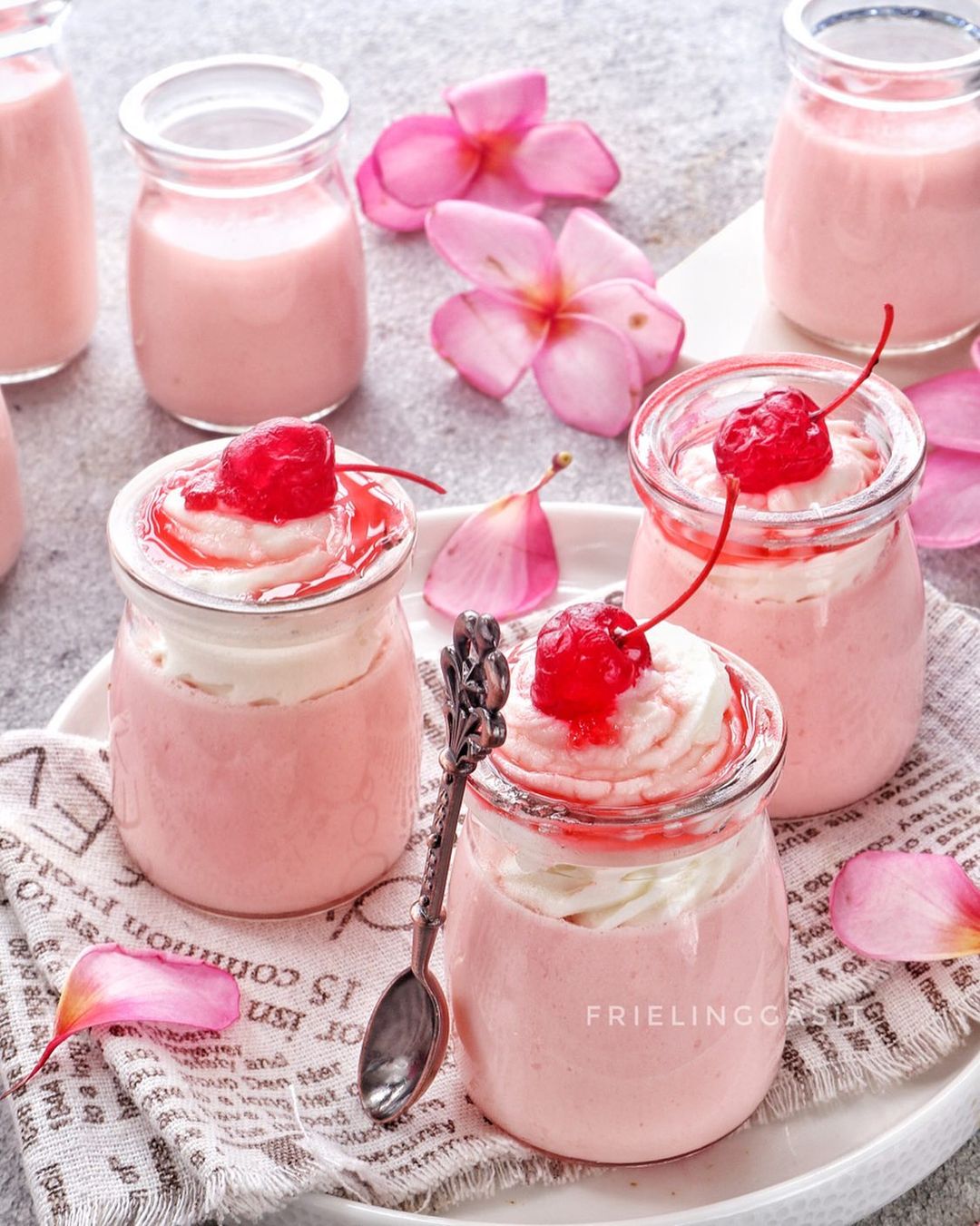 Silky Puyo Pudding dengan Sirup Cocopandan